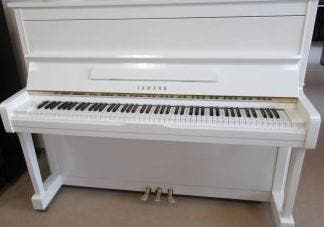 Piano Yamaha U1 blanc laqué comme neuf, accordé et garanti, Musique & Instruments, Pianos, Blanc, Piano, Comme neuf, Brillant
