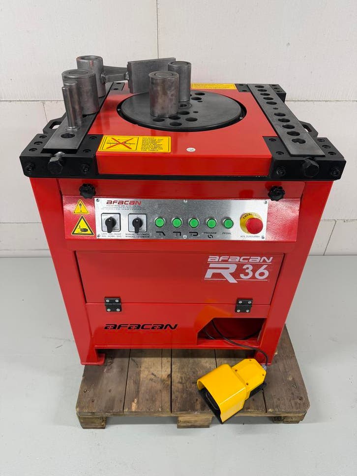 AFACAN betonijzer buigmachine betonstaal buiger, Bricolage & Construction, Outillage | Autres Machines