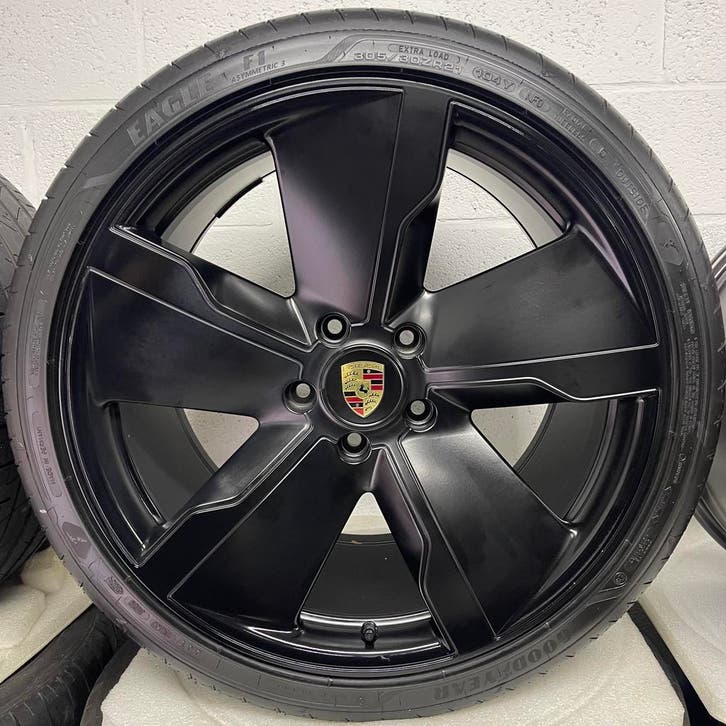 Porsche Taycan/Cross 21inch Exclusive Design GTS  met banden, Autos : Pièces & Accessoires, Pneus & Jantes, Enlèvement