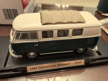 Road Signature 1:18 - Modelauto - 1962 Volkswagen Microbus, Nieuw