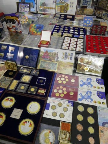 Wereld. Collection of coins/banknote/medals/euro inkl. pp