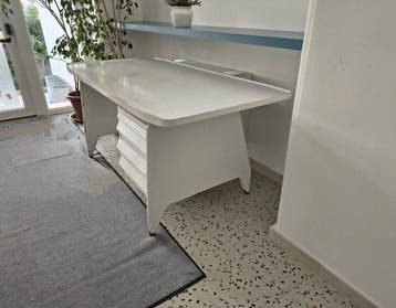 Bureau - Naaldhout - Italiaanse vintage bureau