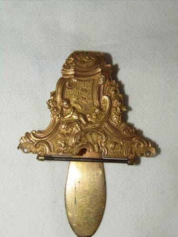 Reliëf, Gancio châtelaine antico bronzo dorato rococò putto