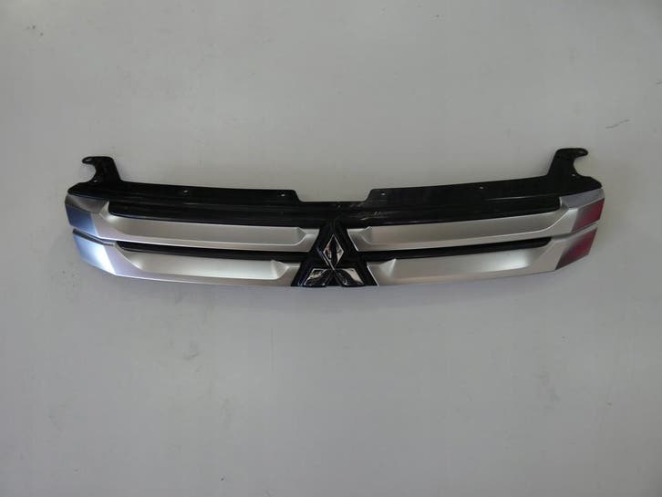 Grill MITSUBISHI Outlander hybride 2013-2015, Auto-onderdelen, Carrosserie, Gebruikt, Verzenden