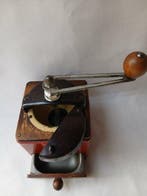 Peugeot - Koffiemolen - hout, staal, plaat en bakeliet