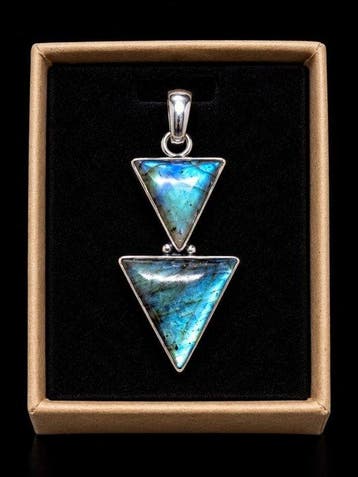 Beau pendentif en labradorite bleu électrique de première