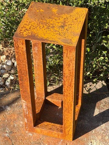 Ana Lucia B.M - Pedestal Exposición Corten - XL - No Reserve