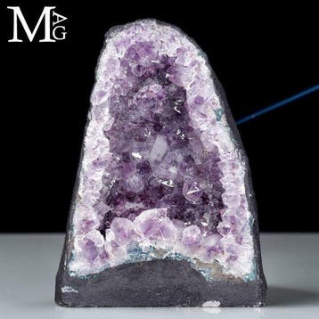 Prachtige diep paarse Braziliaanse amethistgeode - Cathedral, Verzamelen