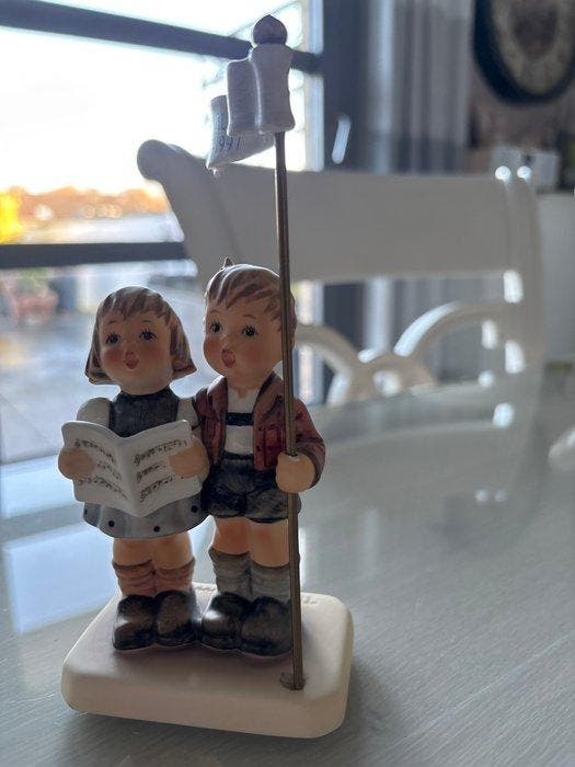 Goebel - Beeldje - Zum 20. Geburtstag Celebrate with Song -, Antiek en Kunst, Curiosa en Brocante