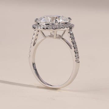 Verlovingsring - 14 karaat Witgoud - 5.47ct. tw. Diamant