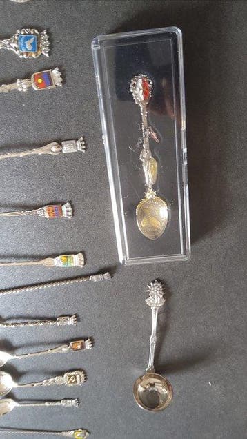 Collectie van memorabilia - Set met herinneringslepels, Antiek en Kunst