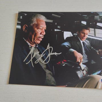 The Dark Knight - Morgan Freeman (Lucius Fox) - Signed Photo, Verzamelen, Nieuw