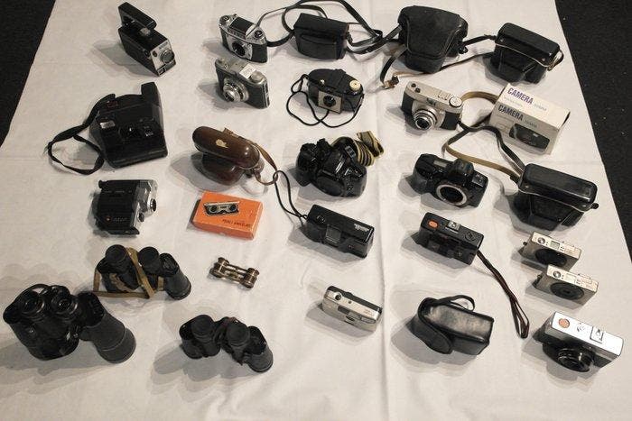 Een partij verrekijkers, cameras, lenzen en analoge, TV, Hi-fi & Vidéo, Appareils photo analogiques