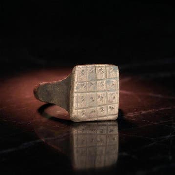 Middeleeuws Brons Middeleeuws bronzen talismanring met
