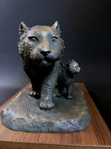 Bronzen tijgersculptuur getiteld Mshun () - Brons -