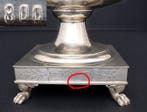 Centre de table - Une rare soupière monumentale en argent,