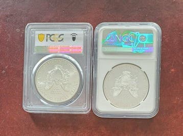 États-Unis. 1 Dollar 2018, 2 x Silver Eagle Graded coins, Postzegels en Munten