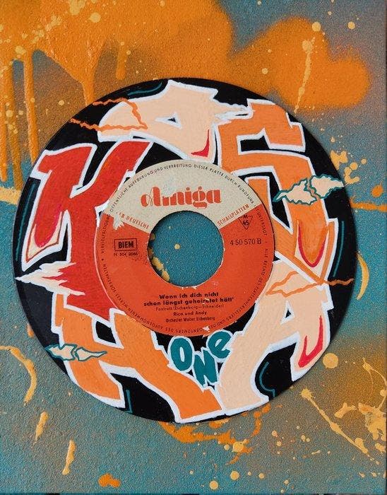 Kosah (1988) - Kosah dreht am Teller, Antiquités & Art, Art | Objets design