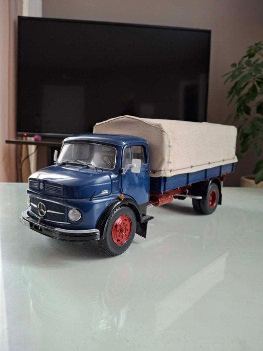 Schuco 1:18 - Camion miniature - Mercedes L 322 camion bâché, Hobby en Vrije tijd, Modelauto's | 1:5 tot 1:12