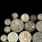 Monde. Lote de 228 gramos de monedas de plata.