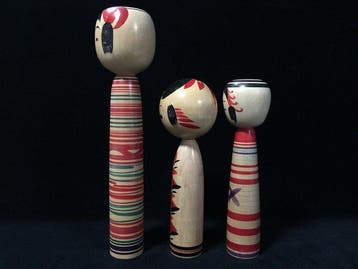 Ensemble de 3 poupées kokeshi japonaises traditionnelles, Antiek en Kunst
