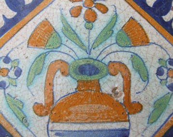 Tegel - Gekleurde Bloemvaas in kwadraat - 1650-1700