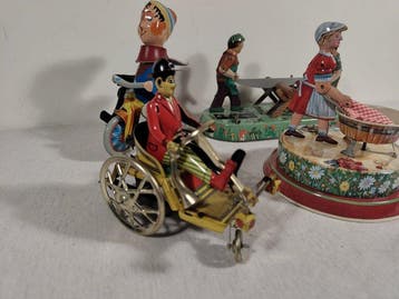 JW, Kovap, China - Blikken speelgoed - 4 Figuren: Wäscherin,, Antiek en Kunst