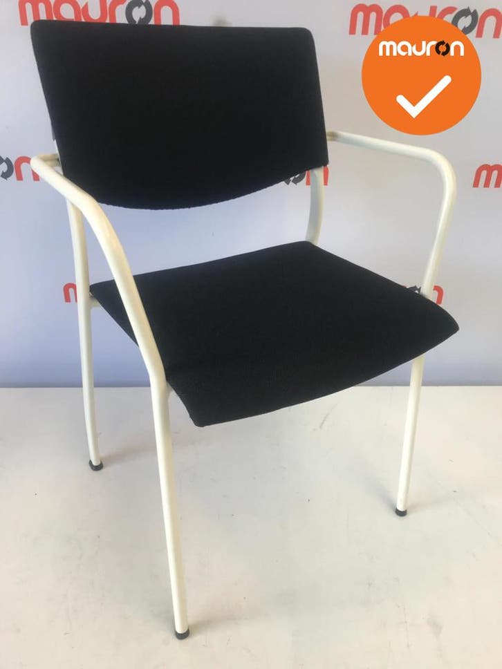 Ahrend 460 - Nieuwe zwarte stoffering - Wit frame, Articles professionnels, Aménagement de Bureau & Magasin | Mobilier de bureau & Aménagement