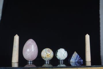 Zeldzaam natuurlijk rozenkwarts, oceaanjasper, sodaliet,
