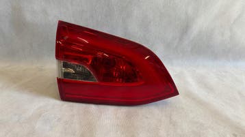 Peugeot 308 T9 SW 13-21 linker achterlicht binnen Europa, Autos : Pièces & Accessoires, Éclairage, Verzenden