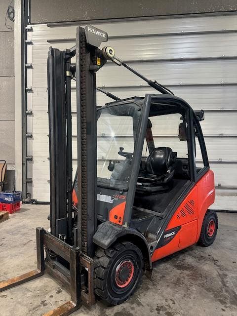 Chariot élévateur LINDE H25D-02, Articles professionnels, Machines & Construction | Chariots élévateurs & Transport interne, Diesel