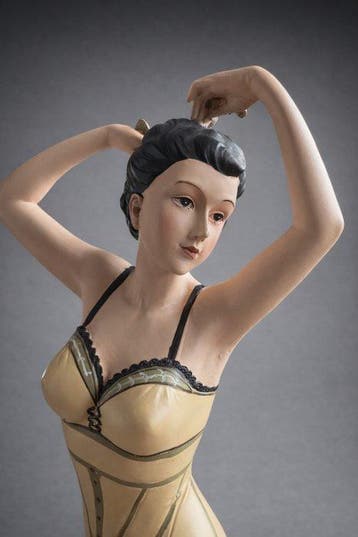 Figurine - “Bad” Lady in lingery - résine