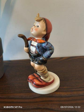 Hummel - Figurine - Little hiker - Céramique, Antiquités & Art