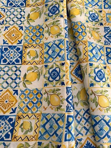 Elegante tafelkleed voor grote tafels. Country house met