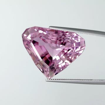 1 pcs Roze, Oranje Kunziet - 54.05 ct - International, Handtassen en Accessoires, Edelstenen, Nieuw