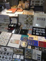 Wereld. Collection of coins/banknote/medals/euro inkl. pp, Postzegels en Munten