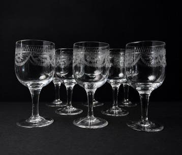 attr. Baccarat - Wijnglas - Oud guilloché décor gegraveerd, Antiek en Kunst