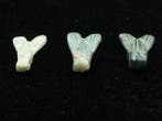Égypte ancienne feldspath amulette Fly/Ofef décorée à double