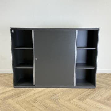 Haworth schuifdeurkast vv 4 legborden + sleutel (hxbxd), Gebruikt
