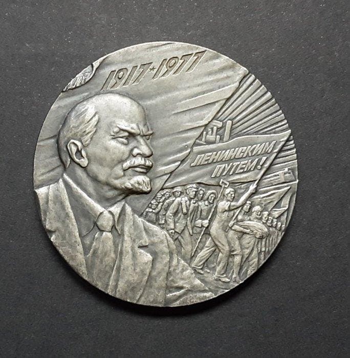 Russie. Medal 1977 - 60 years since the October Revolution /, Timbres & Monnaies, Monnaies | Europe | Monnaies non-euro
