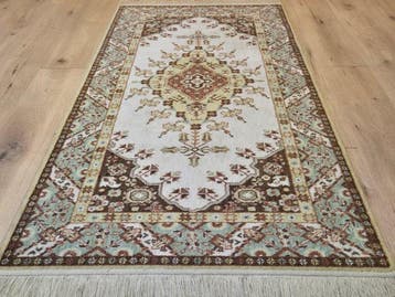 Tapis oriental fin de style Tabriz avec un élégant médaillon, Nieuw