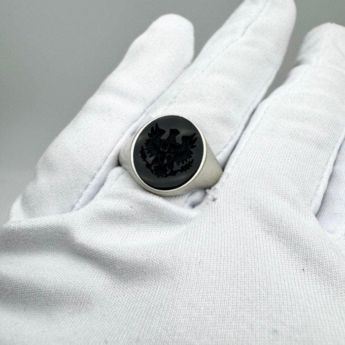 Zonder minimumprijs - Ring Zilver Onyx - Gegraveerde adelaar, Handtassen en Accessoires, Ringen
