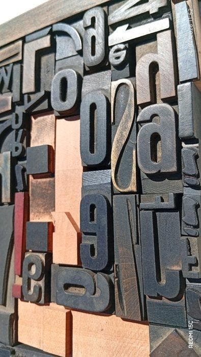 Drukblokken - Compositie van antieke XL-typografische, Antiek en Kunst, Antiek | Wandborden en Tegels