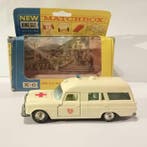 Matchbox 1:43 - Break miniature - Mercedes Binz Ambulance