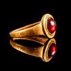 Oud-Romeins Gouden ring met garnet edelsteen (Zonder