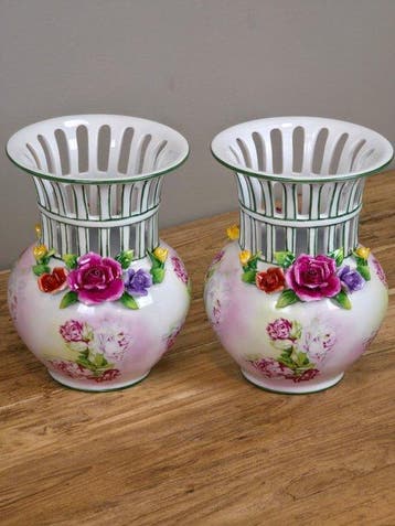 Vaas (2) - Porselein - Sevres stijl vaas