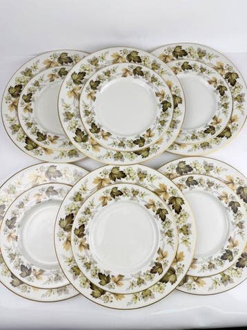 Royal Doulton - Tafelservies (12) - Porselein - Larchmont /