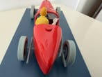 Moulinsart - Figurine - Kuifje en Bobbie in racewagen -