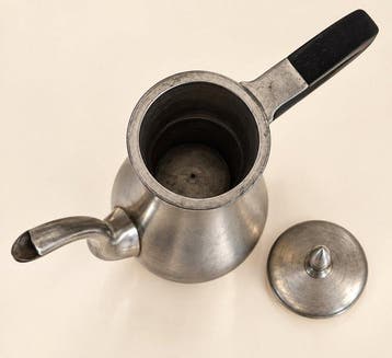 Royal Holland - Kruik (2) - Tin, Keramiek - TINnen koffiepot