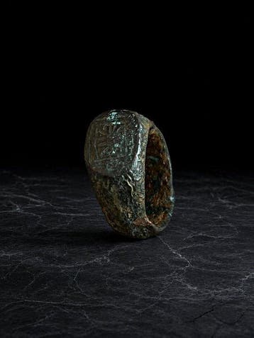 Byzantijns Brons Zegelring met kruisvormig monogram, 10e tot, Antiek en Kunst